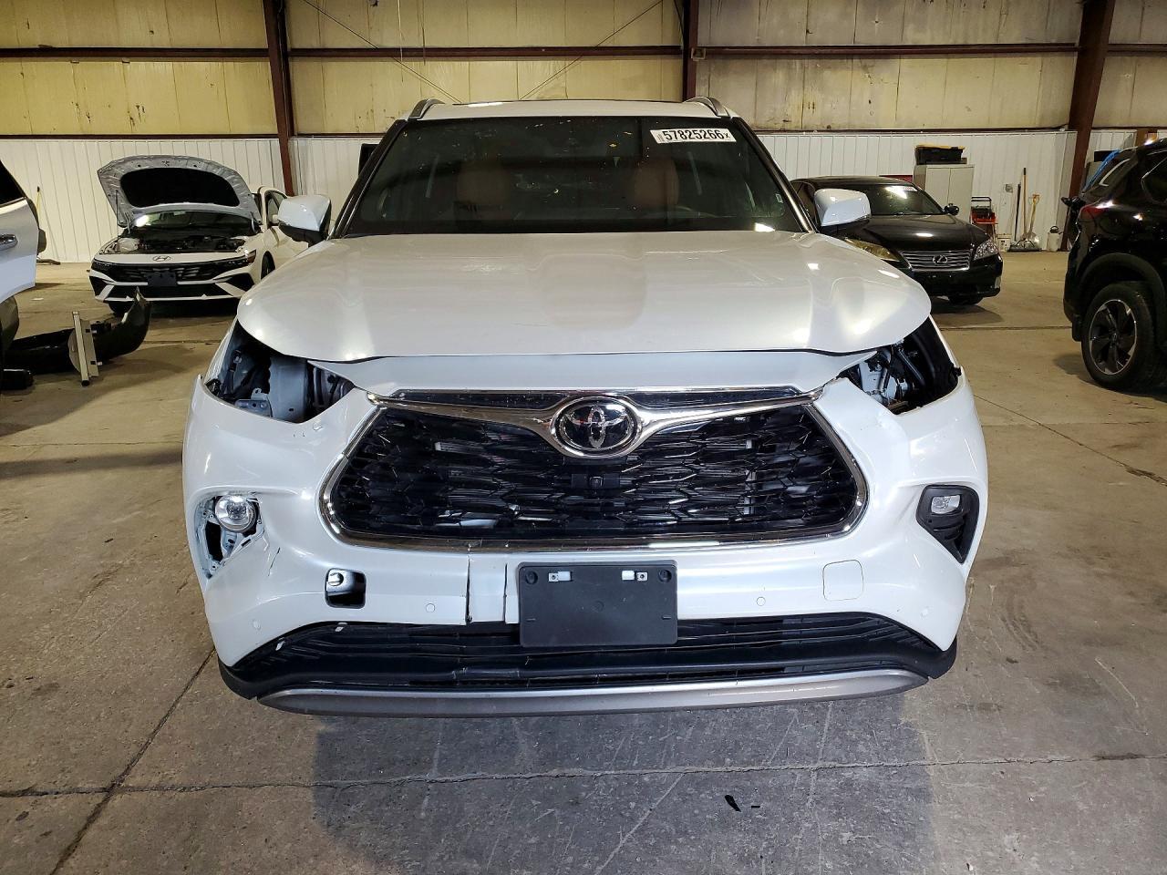 2025 Toyota Highlander Platinum - Image 5