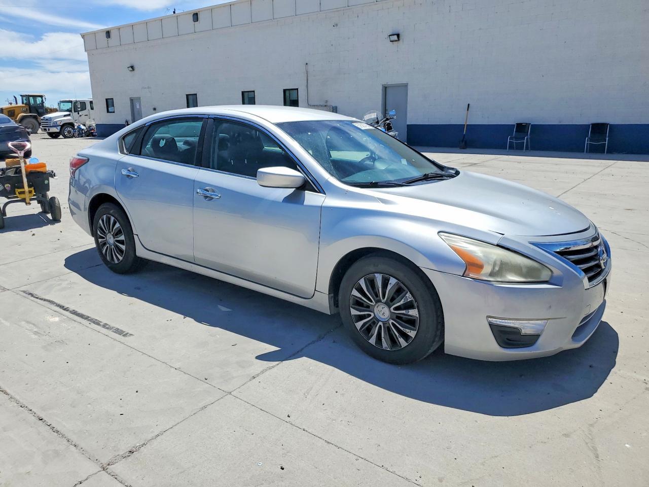 2014 Nissan Altima 2.5 S - Фото 4
