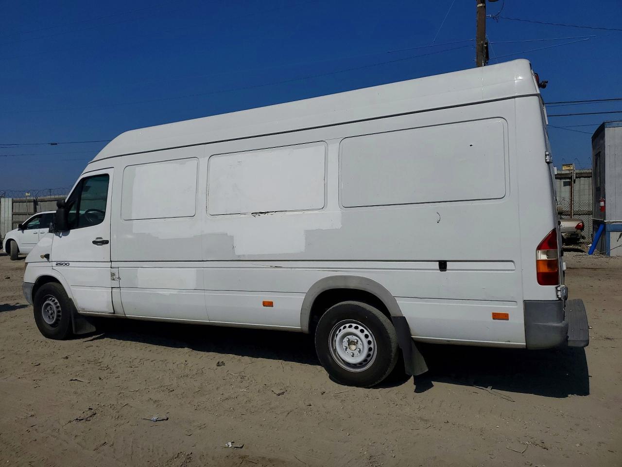 2005 Dodge Sprinter 2500 Delivery Van - Фото 2