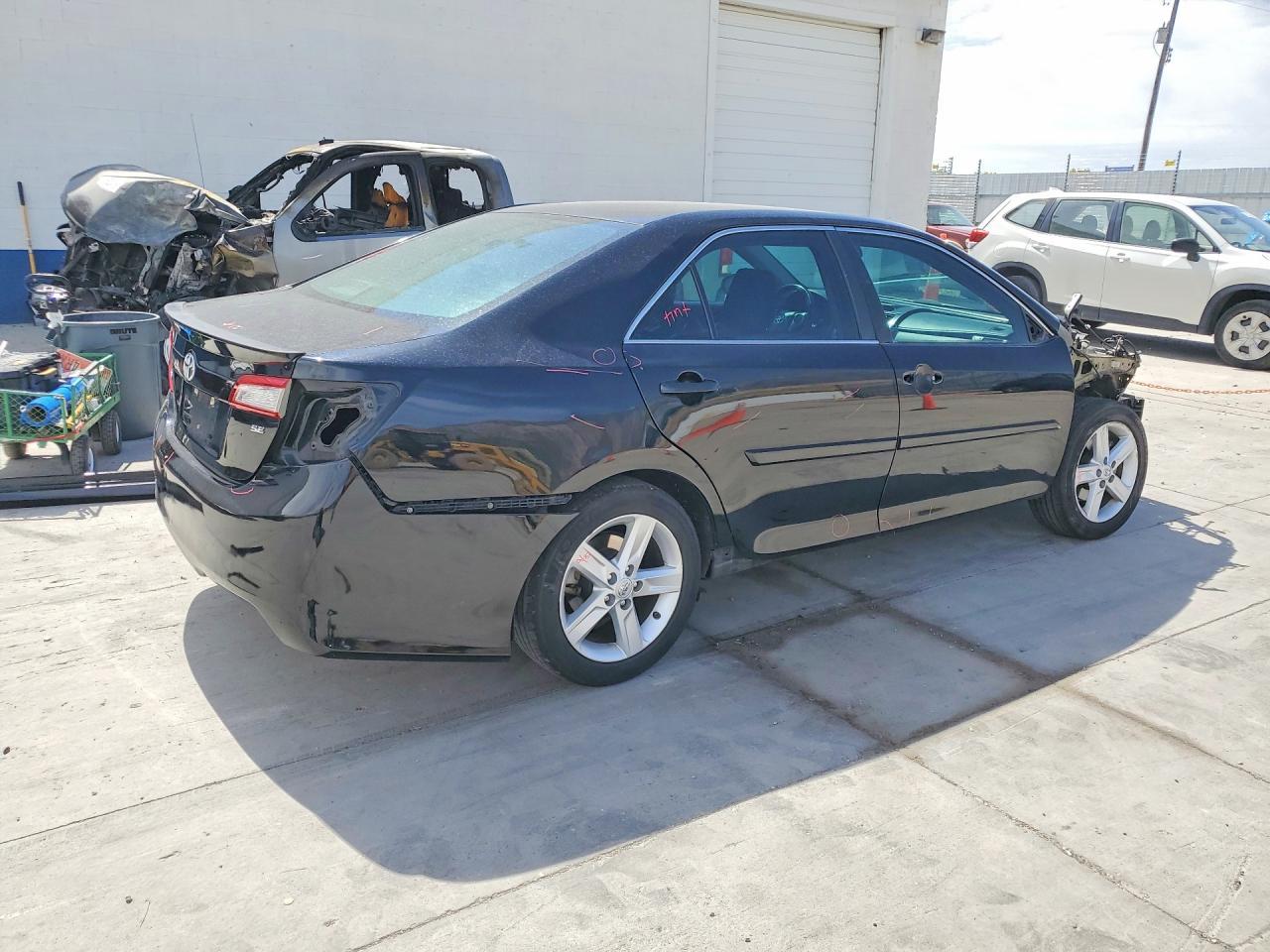2014 Toyota Camry Se - Image 3