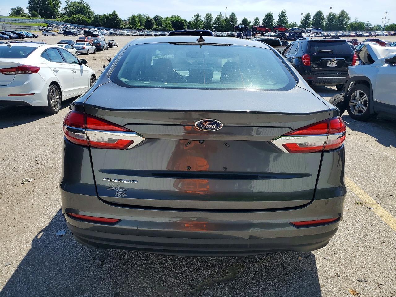 2020 Ford Fusion S - Image 6