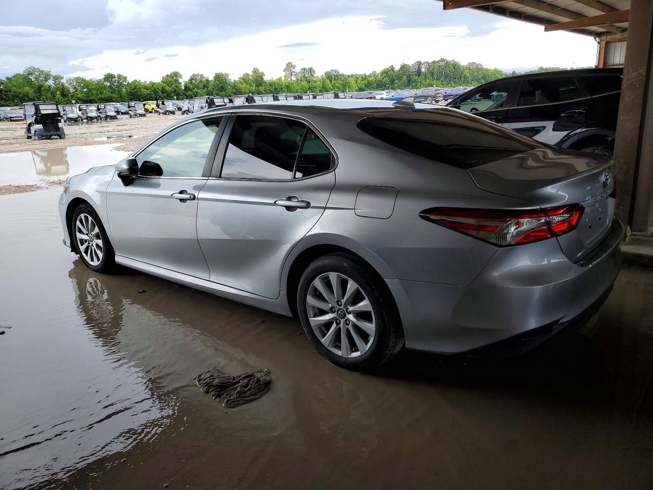 2019 Toyota Camry Le - Фото 2
