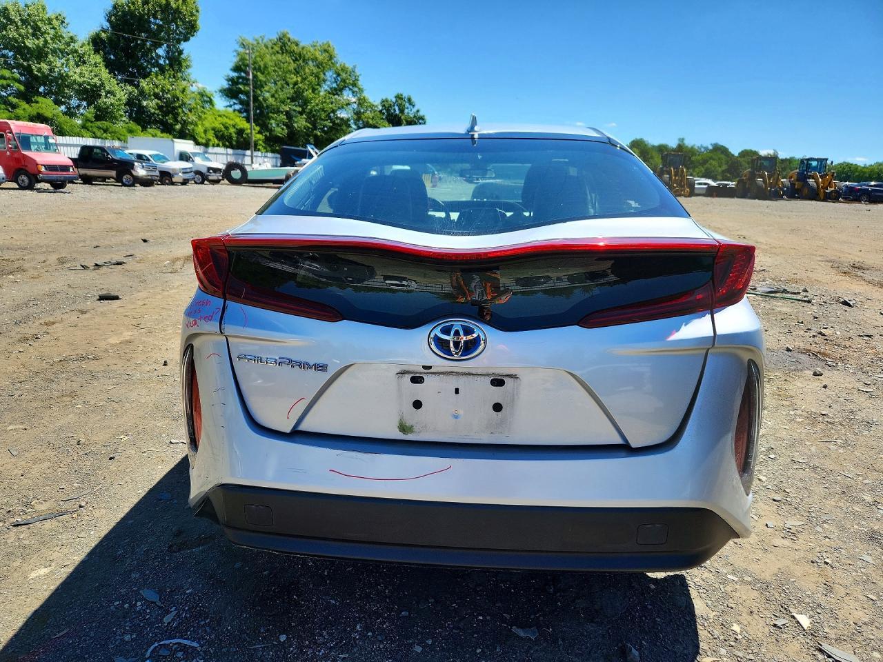 2018 Toyota Prius Prime Premium - Image 6