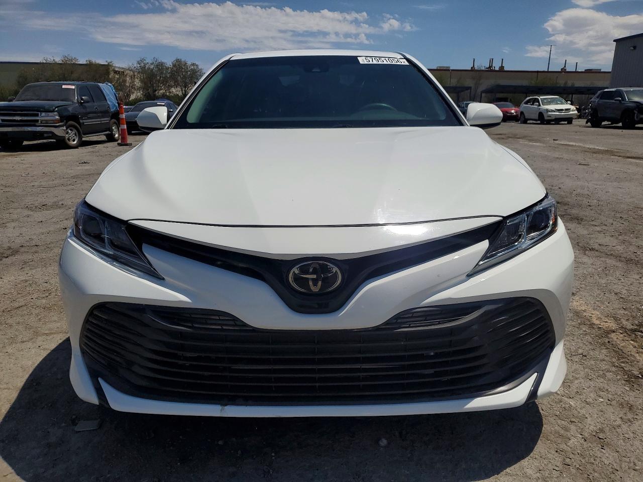 2018 Toyota Camry Le - Фото 5