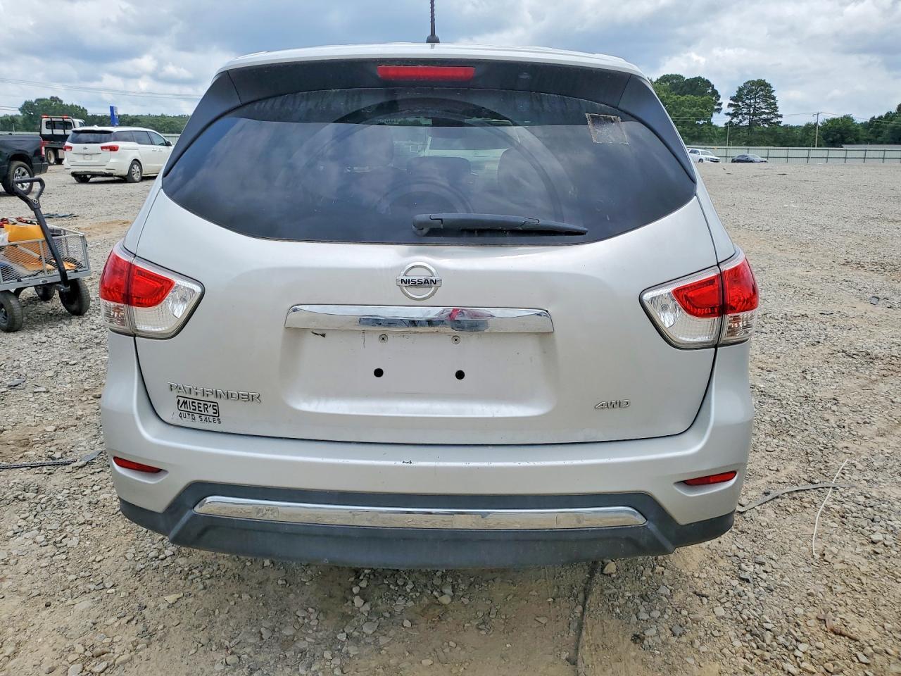 2015 Nissan Pathfinder S - Фото 6