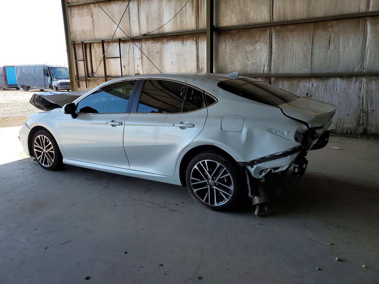 2025 Toyota Camry Xle - Фото 2