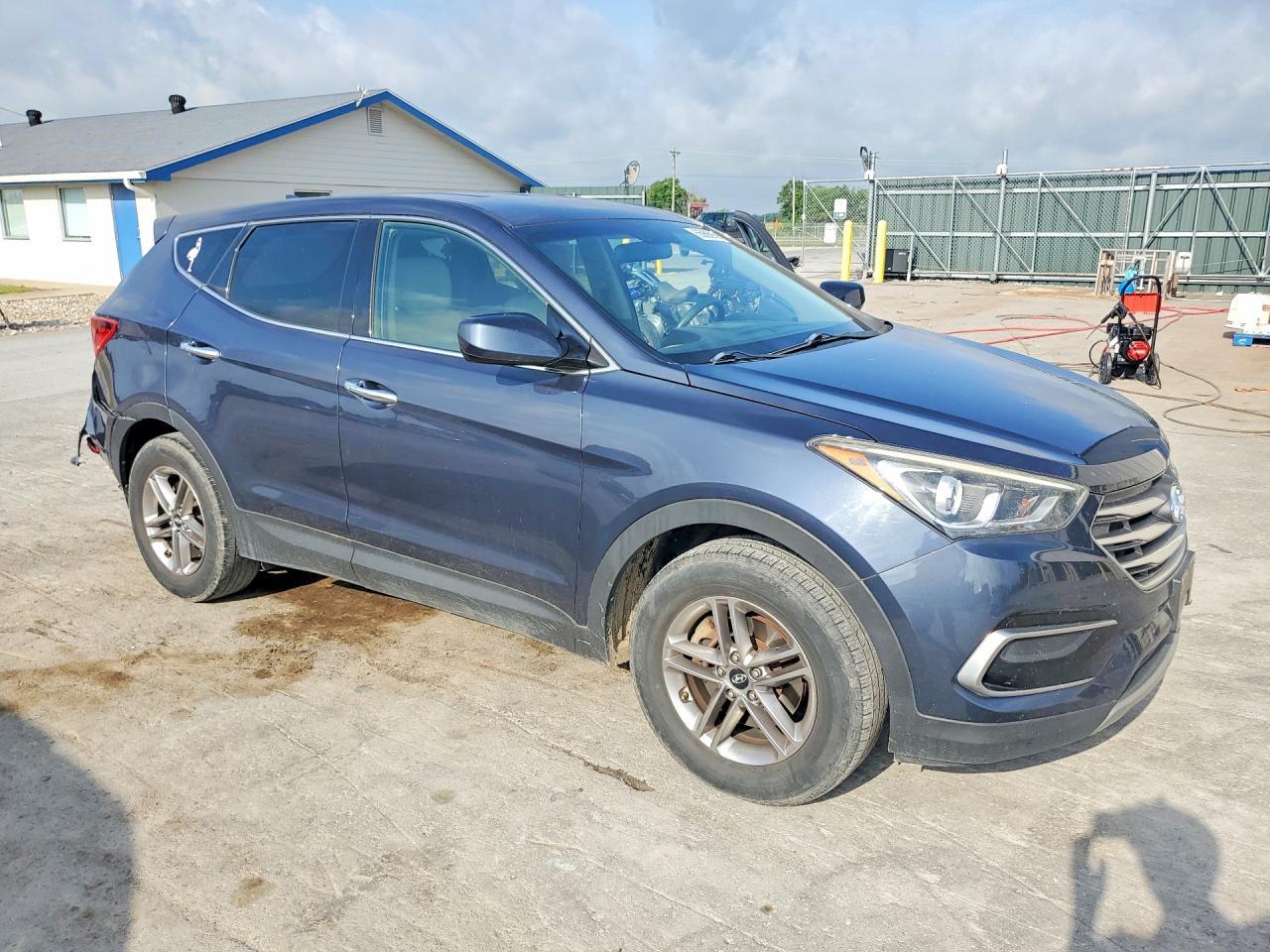2017 Hyundai Santa Fe - Image 4