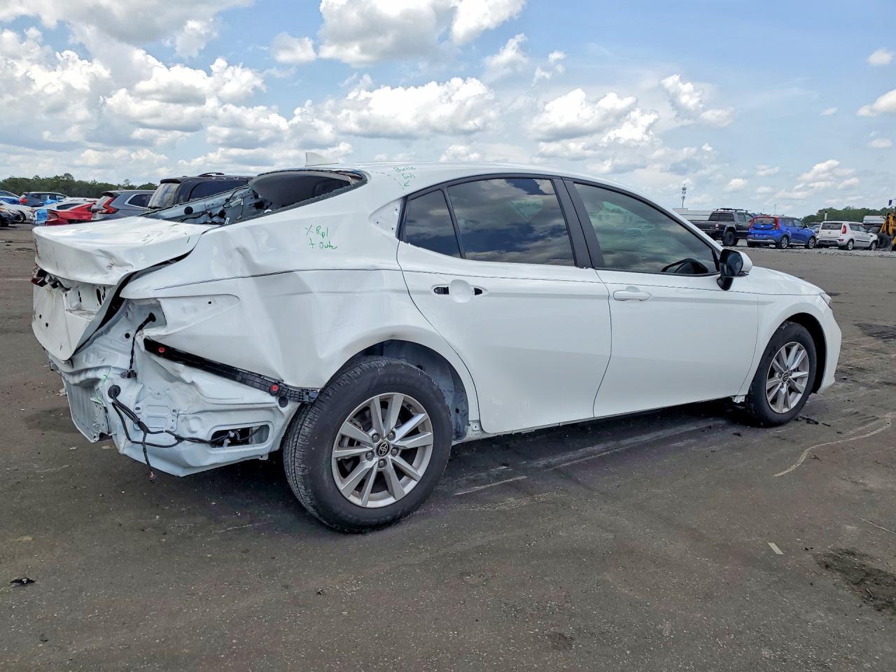 2026 Toyota Camry Le - Фото 3