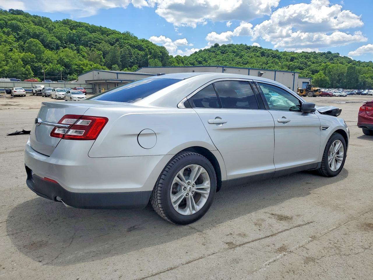 2015 Ford Taurus Se - Фото 3