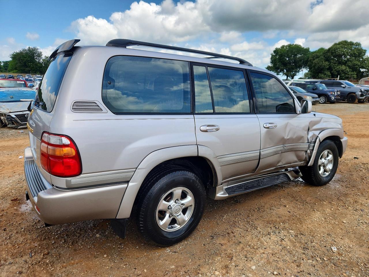 2002 Toyota Land Cruiser Base - Image 3