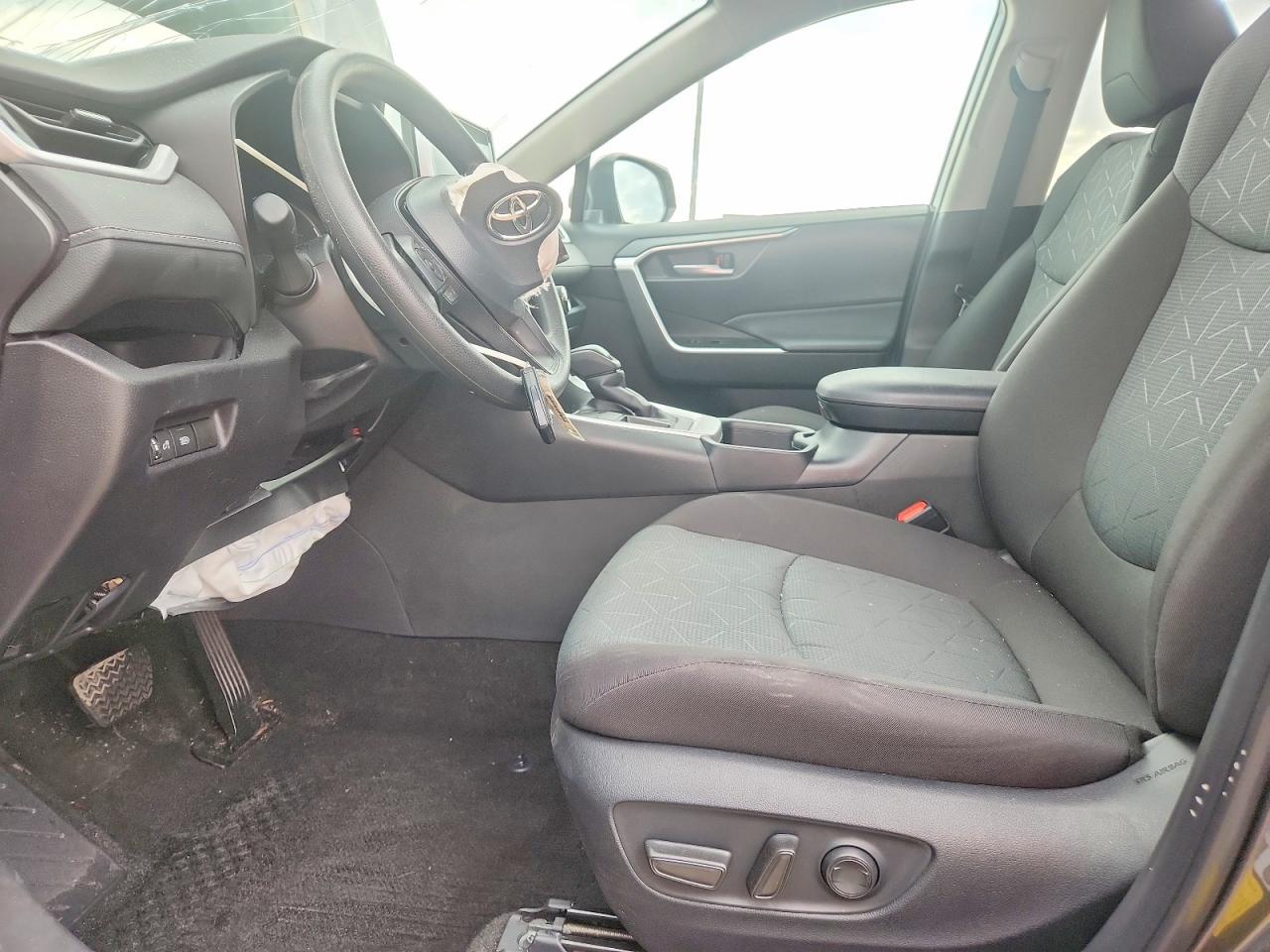2025 Toyota Rav4 Xle - Image 7