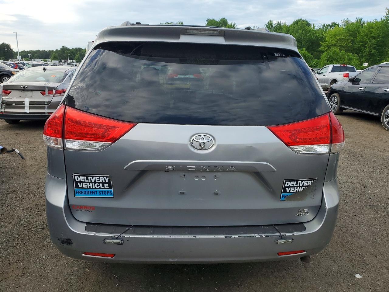 2013 Toyota Sienna Le - Image 6