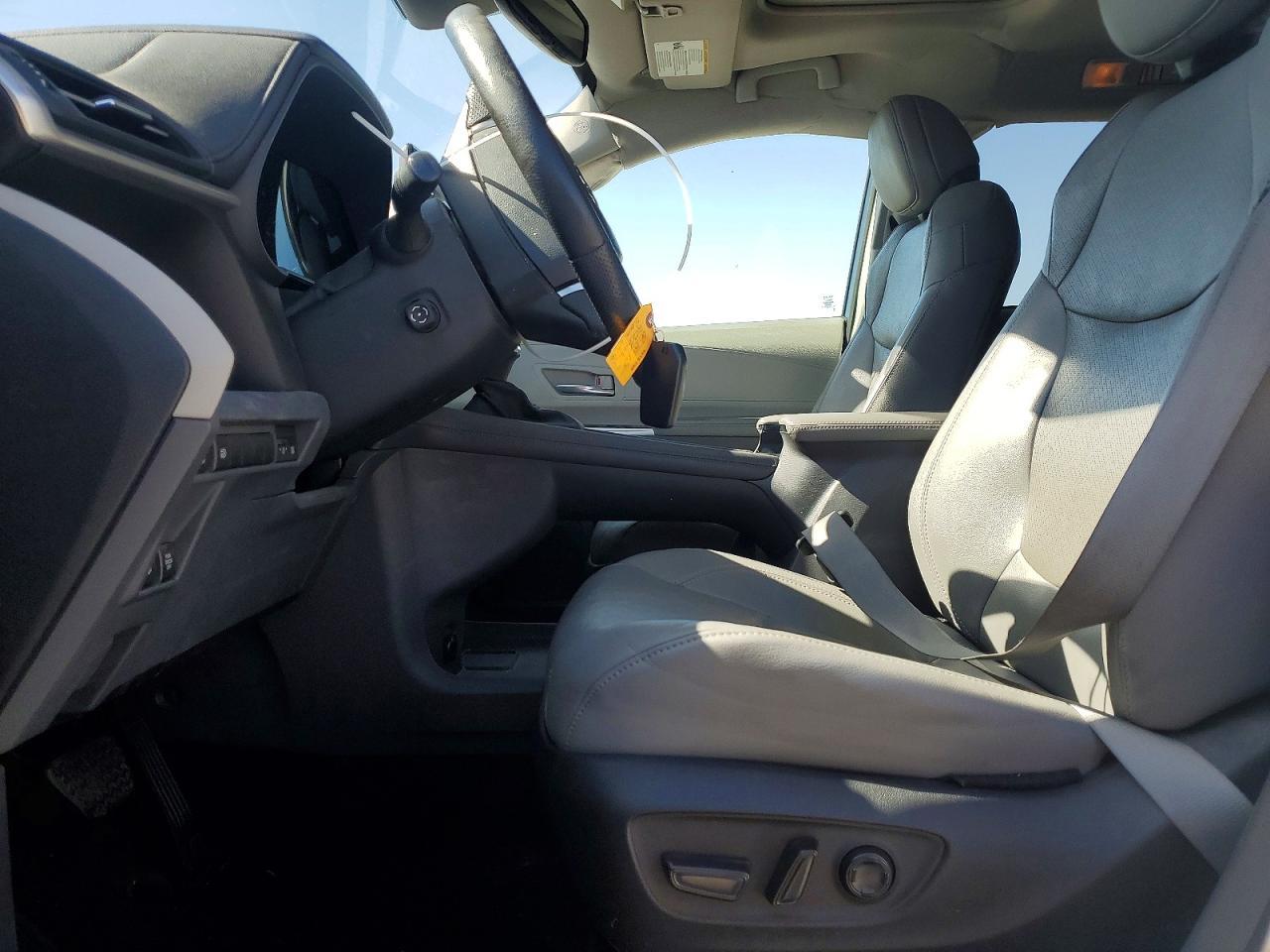 2023 Toyota Sienna Limited 7-Passenger - Image 7