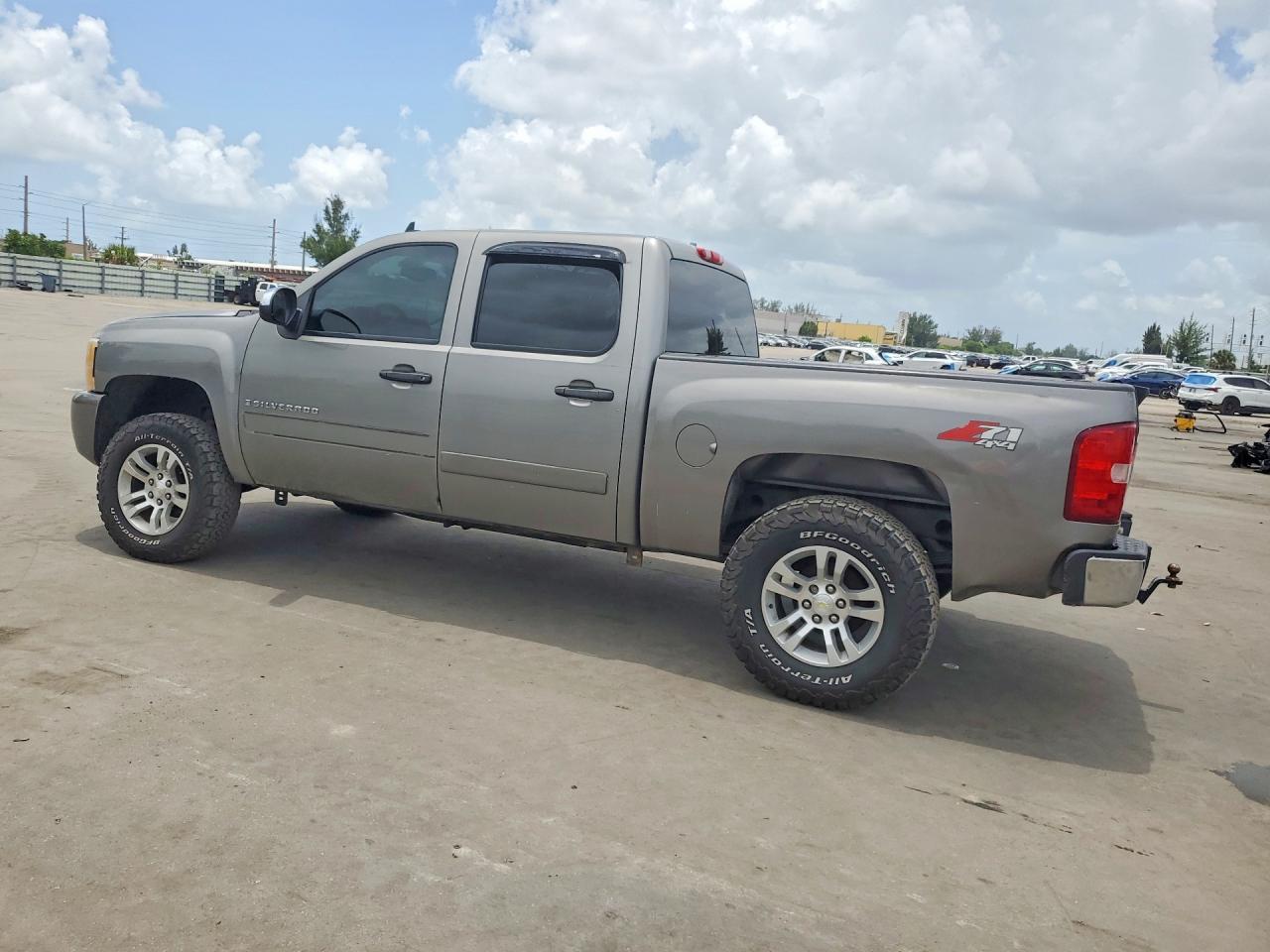 2008 Chevrolet Silverado K1500 - Image 2