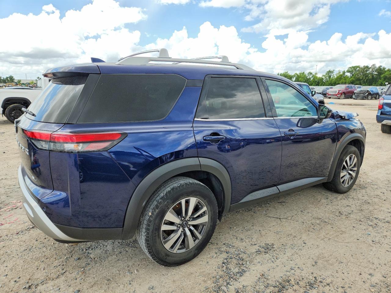 2023 Nissan Pathfinder Sl - Фото 3