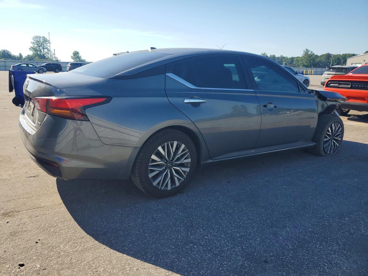 2025 Nissan Altima Sv - Image 3