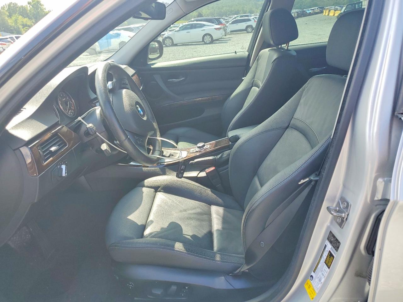 2010 BMW 335 Xi - Фото 7