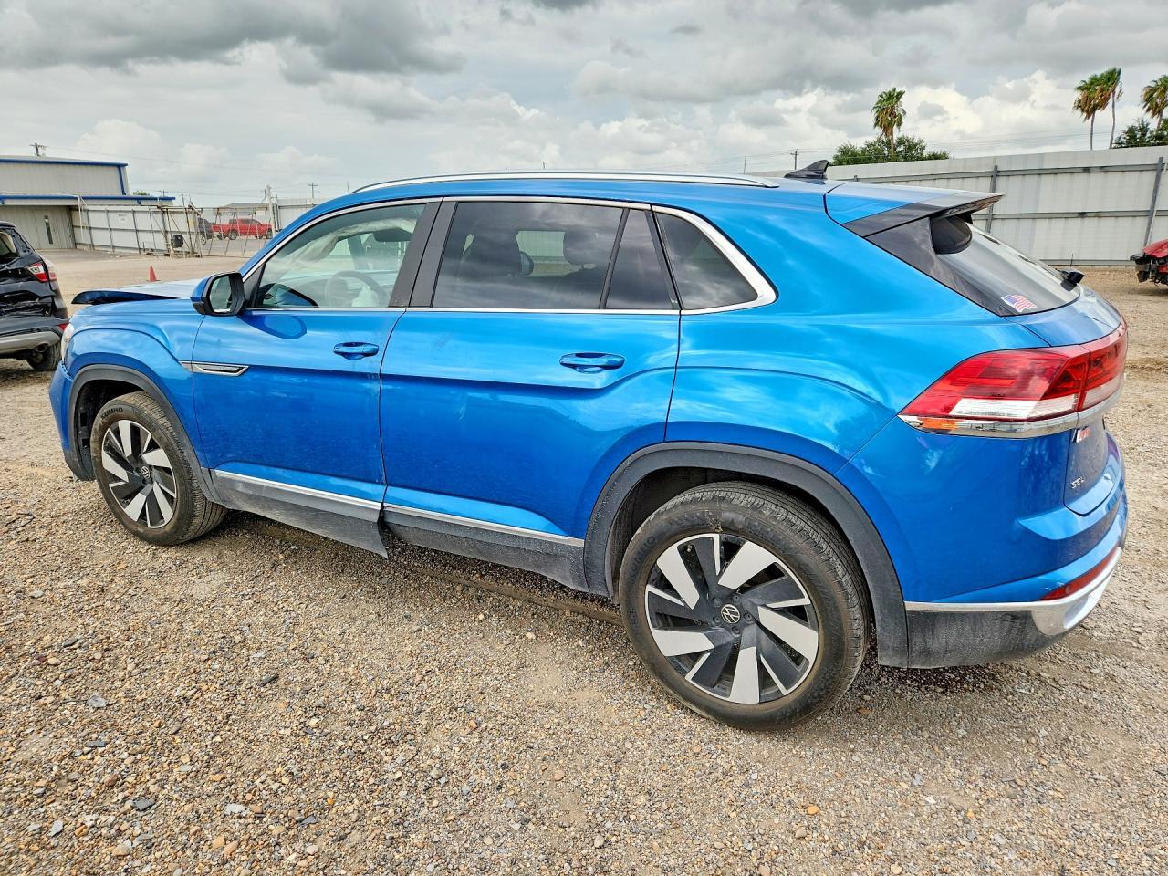 2024 Volkswagen Atlas Cross Sport Sel - Image 2