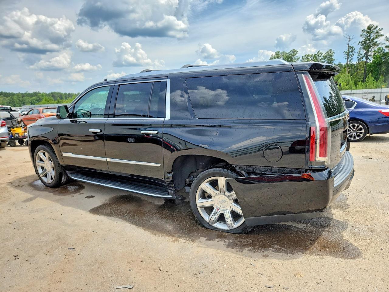 2018 Cadillac Escalade Esv Luxury - Image 2