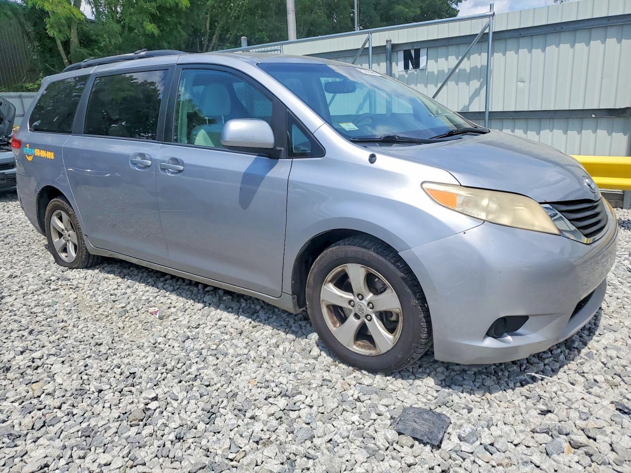 2012 Toyota Sienna Le - Фото 4