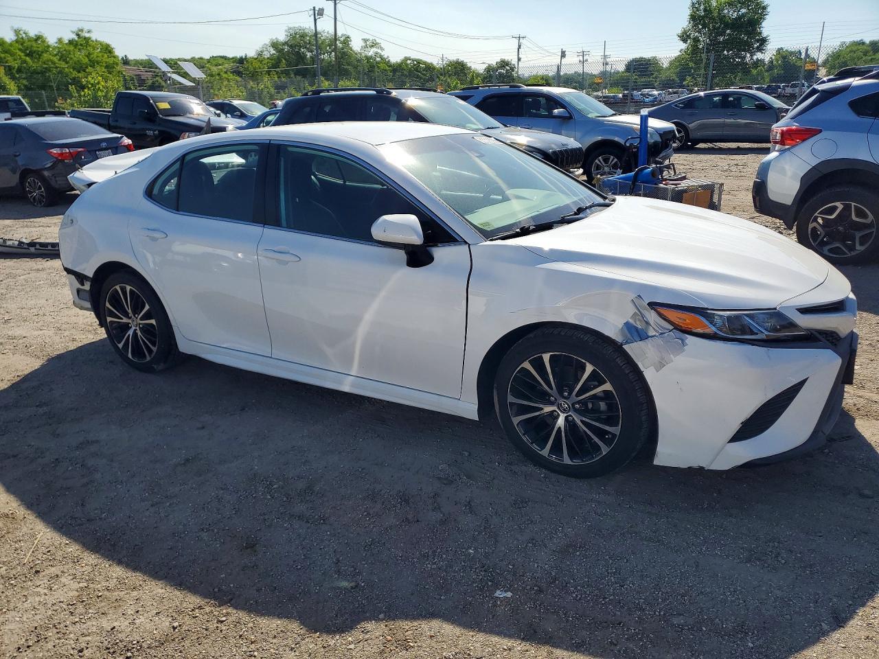 2019 Toyota Camry Se - Фото 4