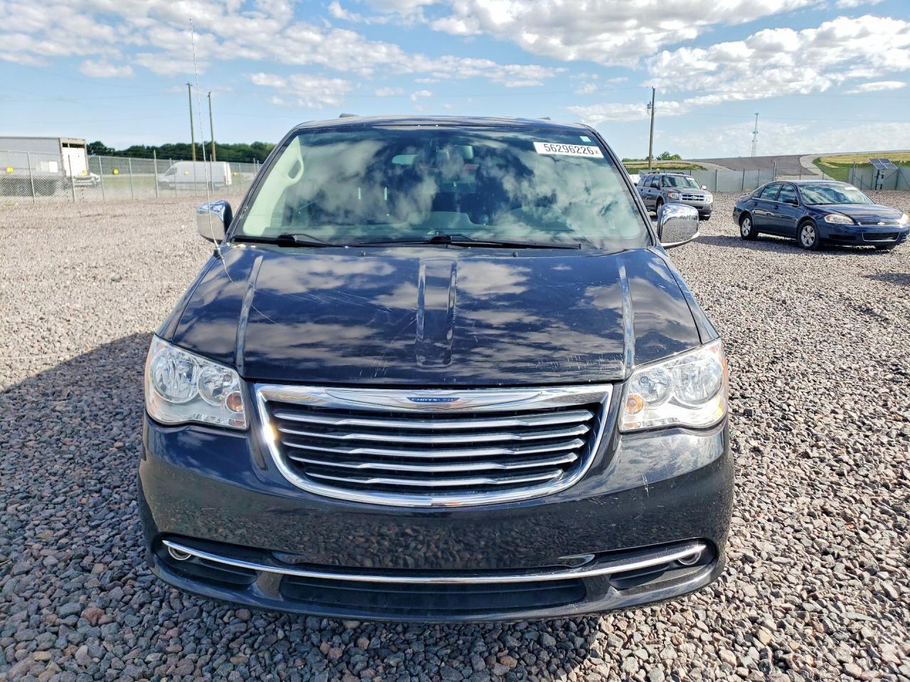 2016 Chrysler Town & Country Touring L - Фото 5