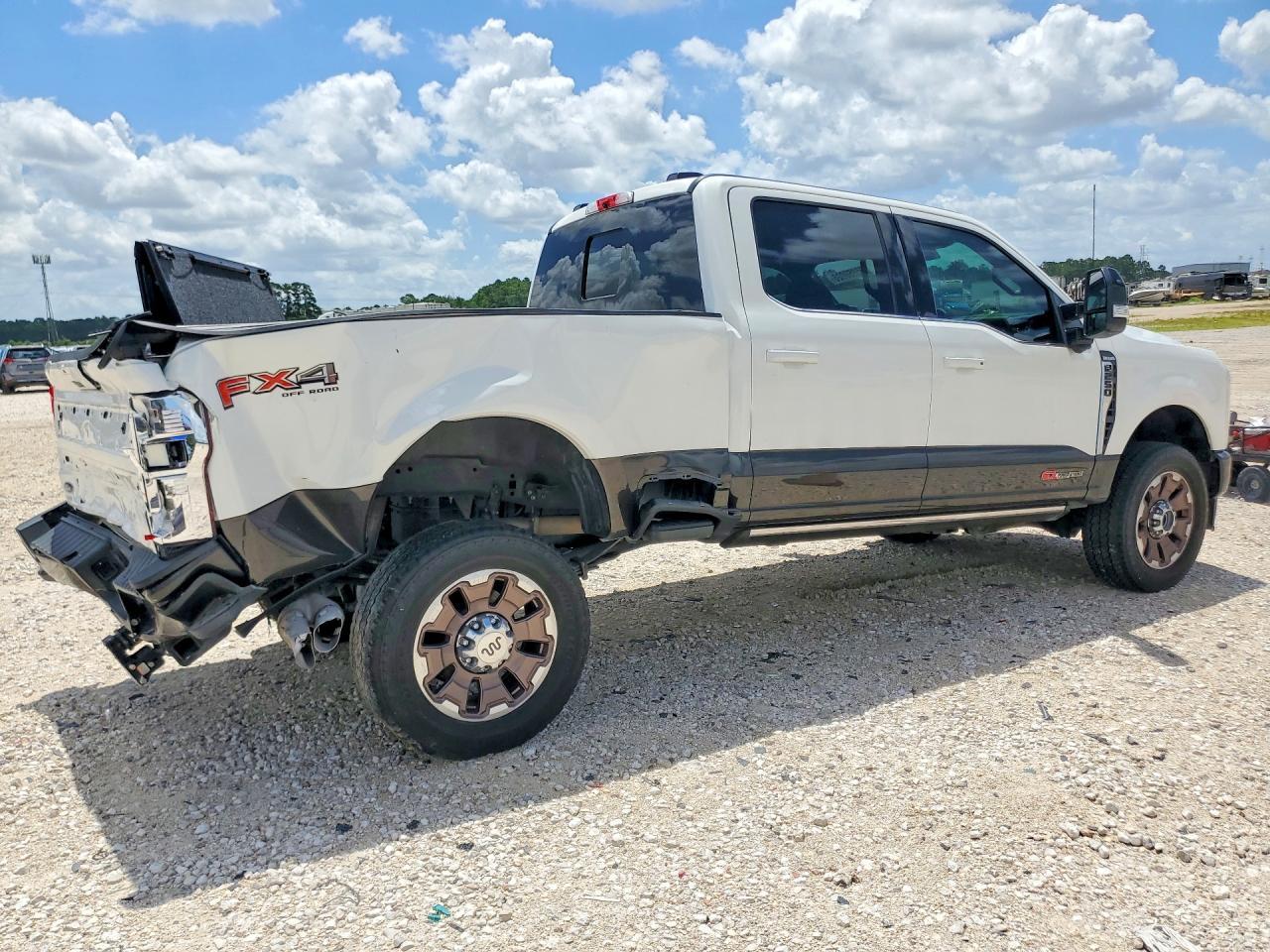 2024 Ford F250 Super Duty - Фото 3