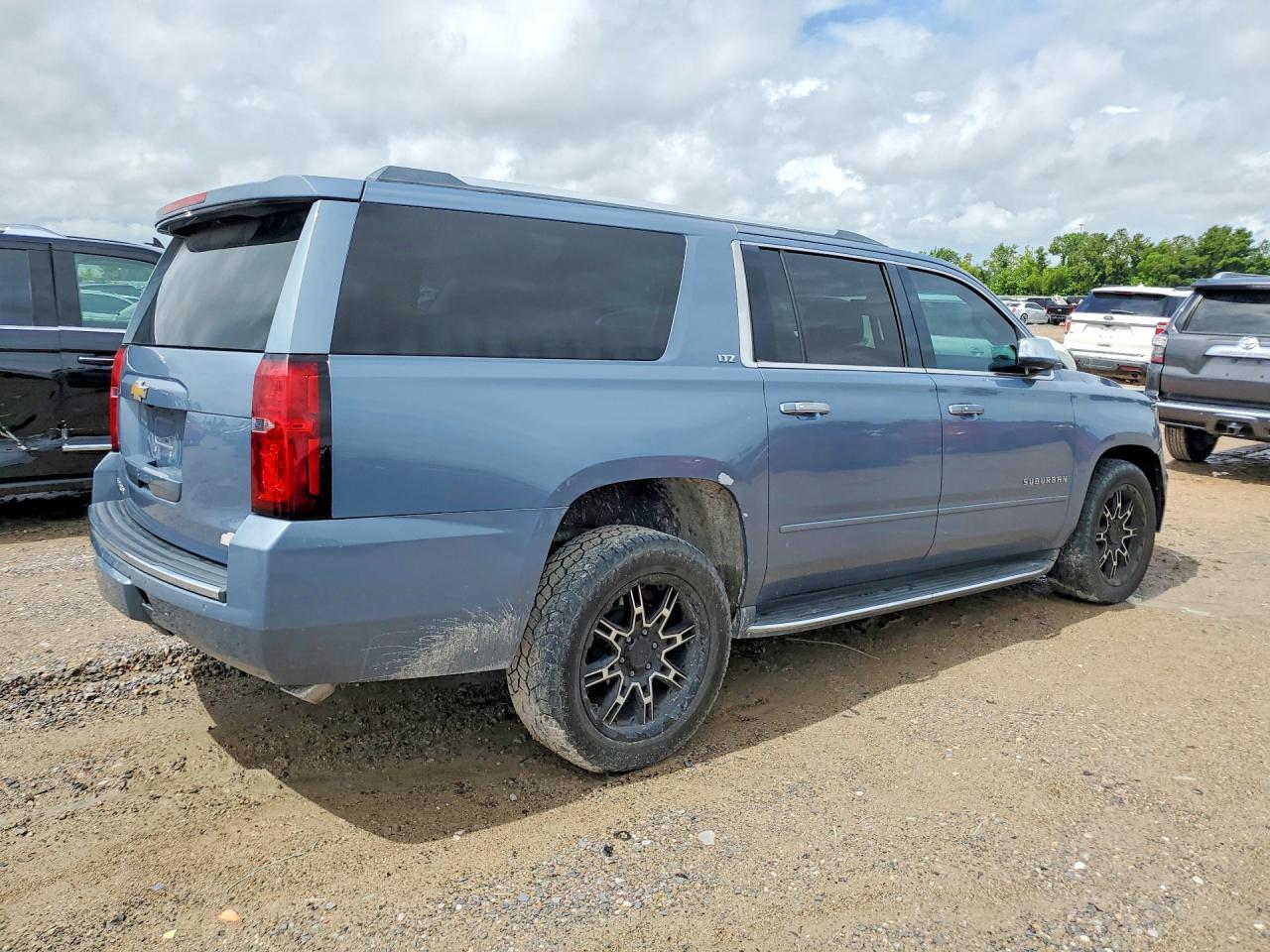 2016 Chevrolet Suburban K1500 Ltz - Фото 3