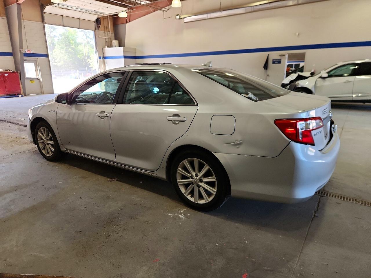2012 Toyota Camry Hybrid Xle - Image 2