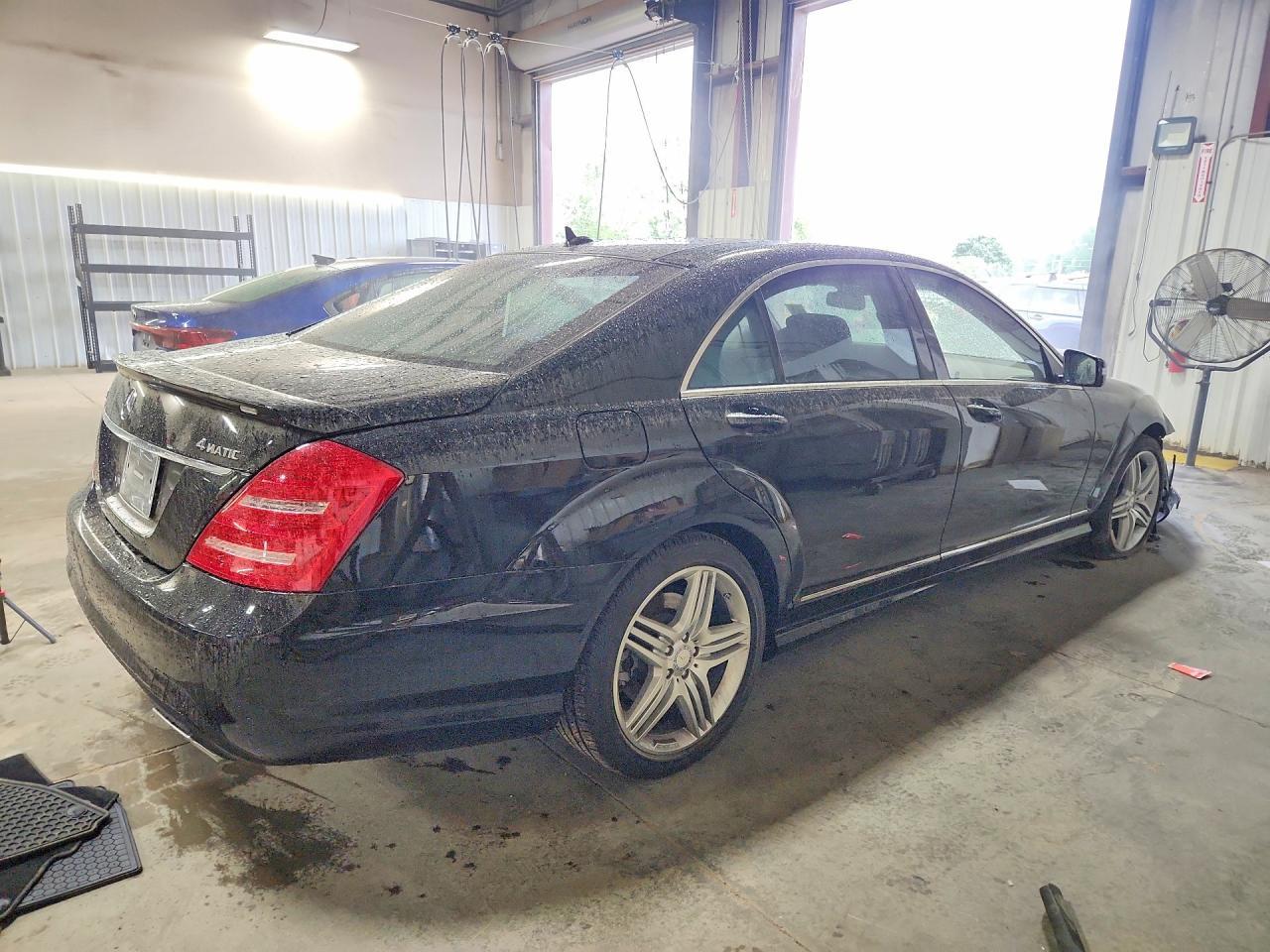 2013 Mercedes-Benz S 550 4Matic - Image 3