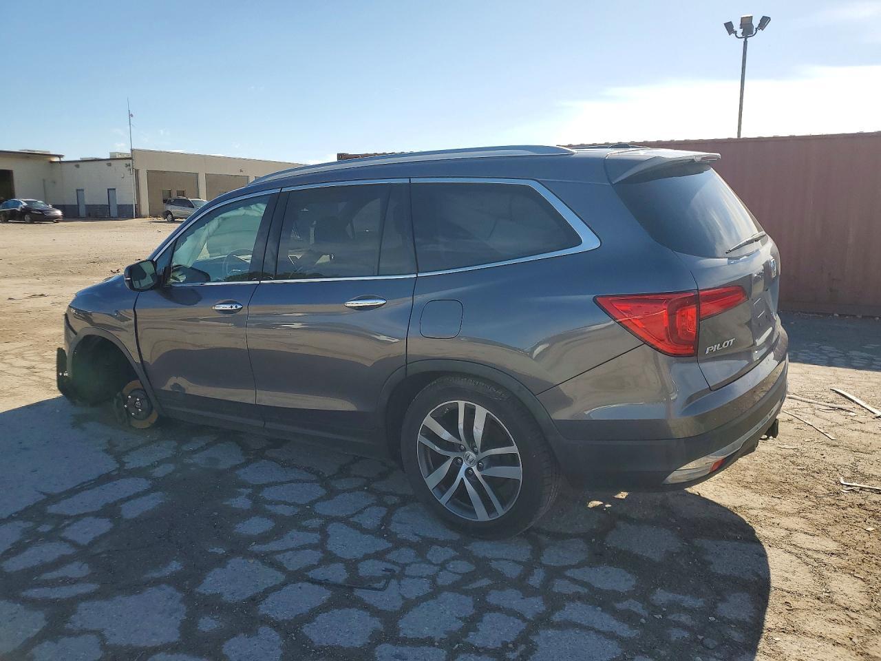 2016 Honda Pilot Elite - Фото 2