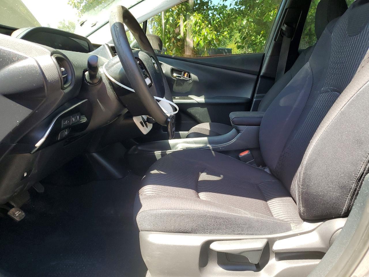 2018 Toyota Prius Two - Фото 7