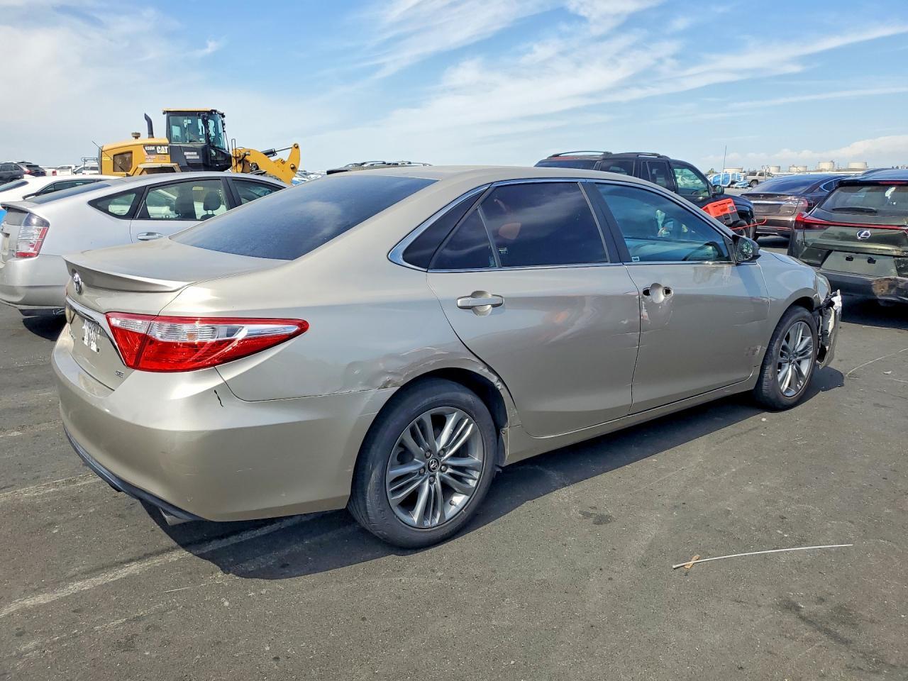 2015 Toyota Camry Se - Image 3