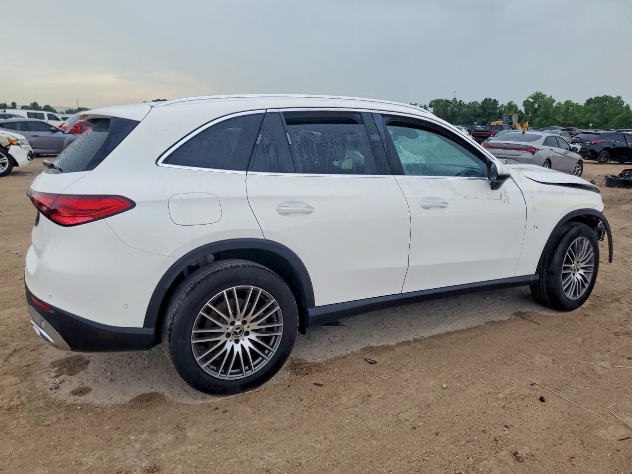 2026 Mercedes-Benz Glc 300 - Фото 3