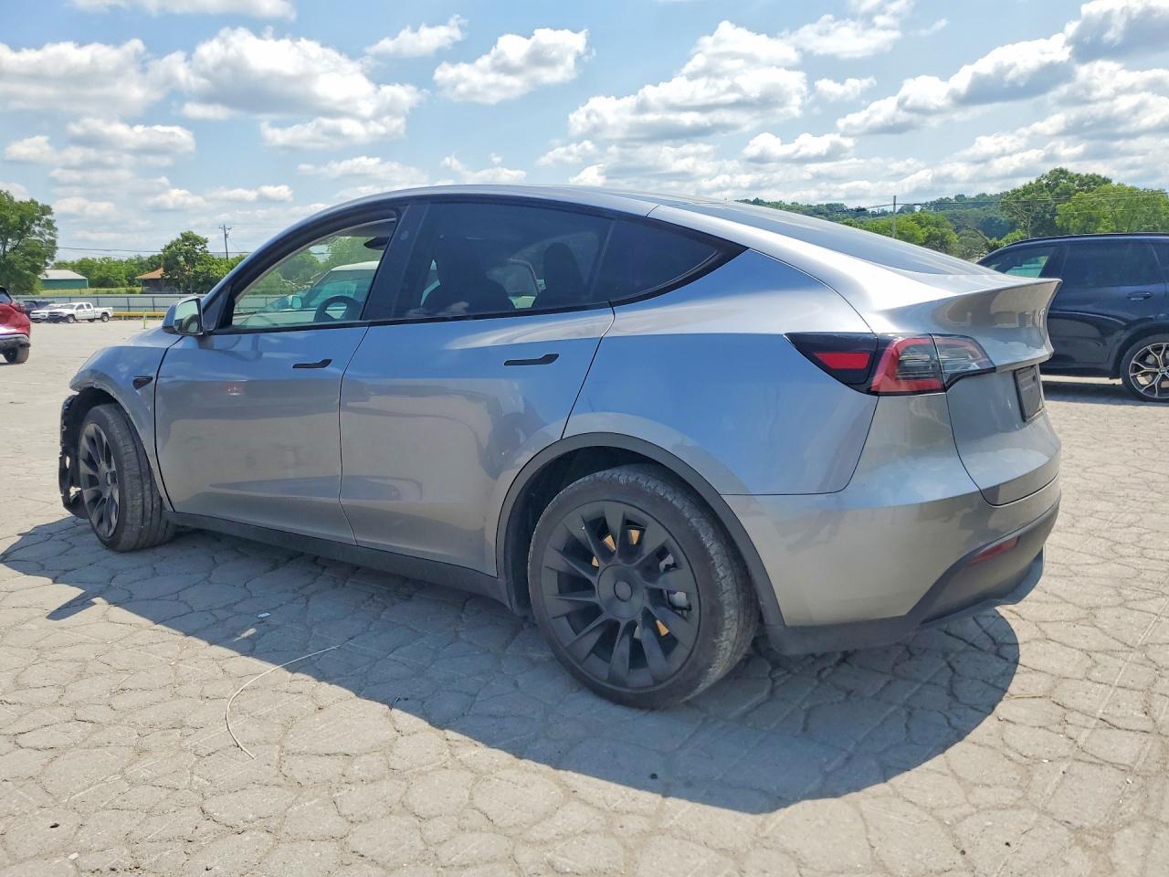 2024 Tesla Model Y - Фото 2