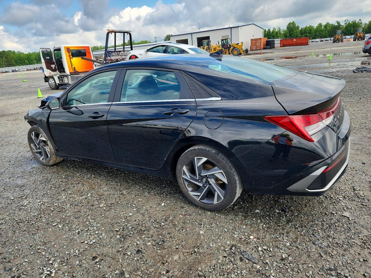 2025 Hyundai Elantra Sel - Фото 2