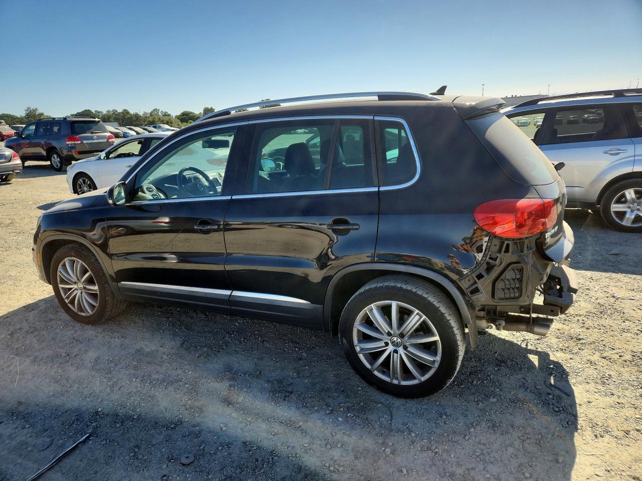 2016 Volkswagen Tiguan S - Image 2