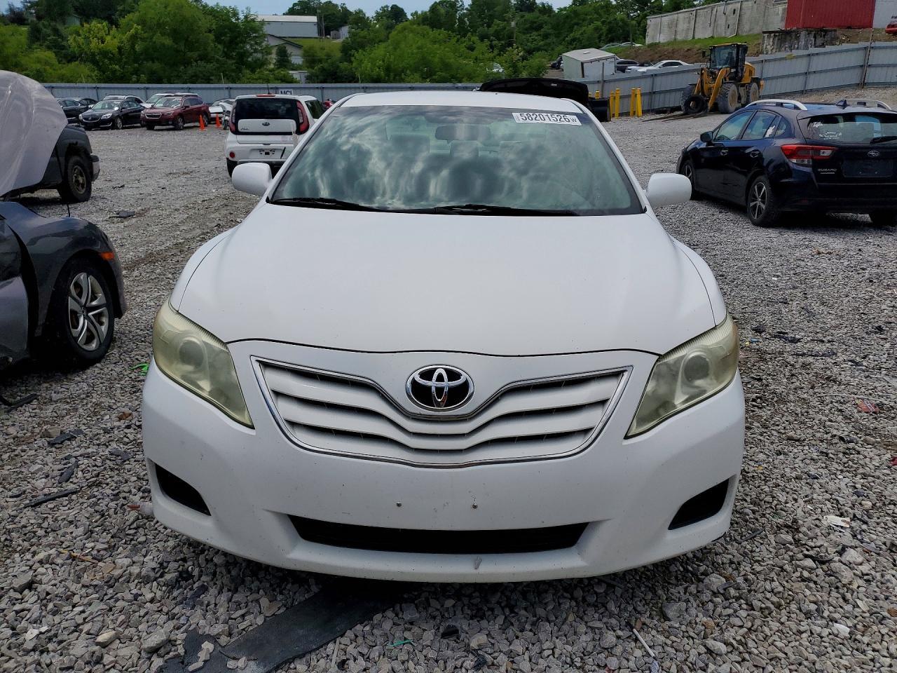 2010 Toyota Camry Le - Фото 5