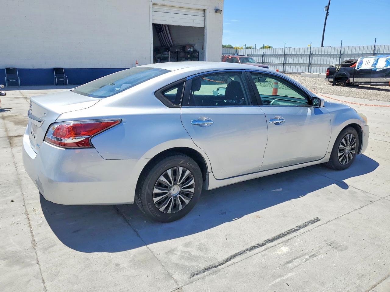 2014 Nissan Altima 2.5 S - Фото 3