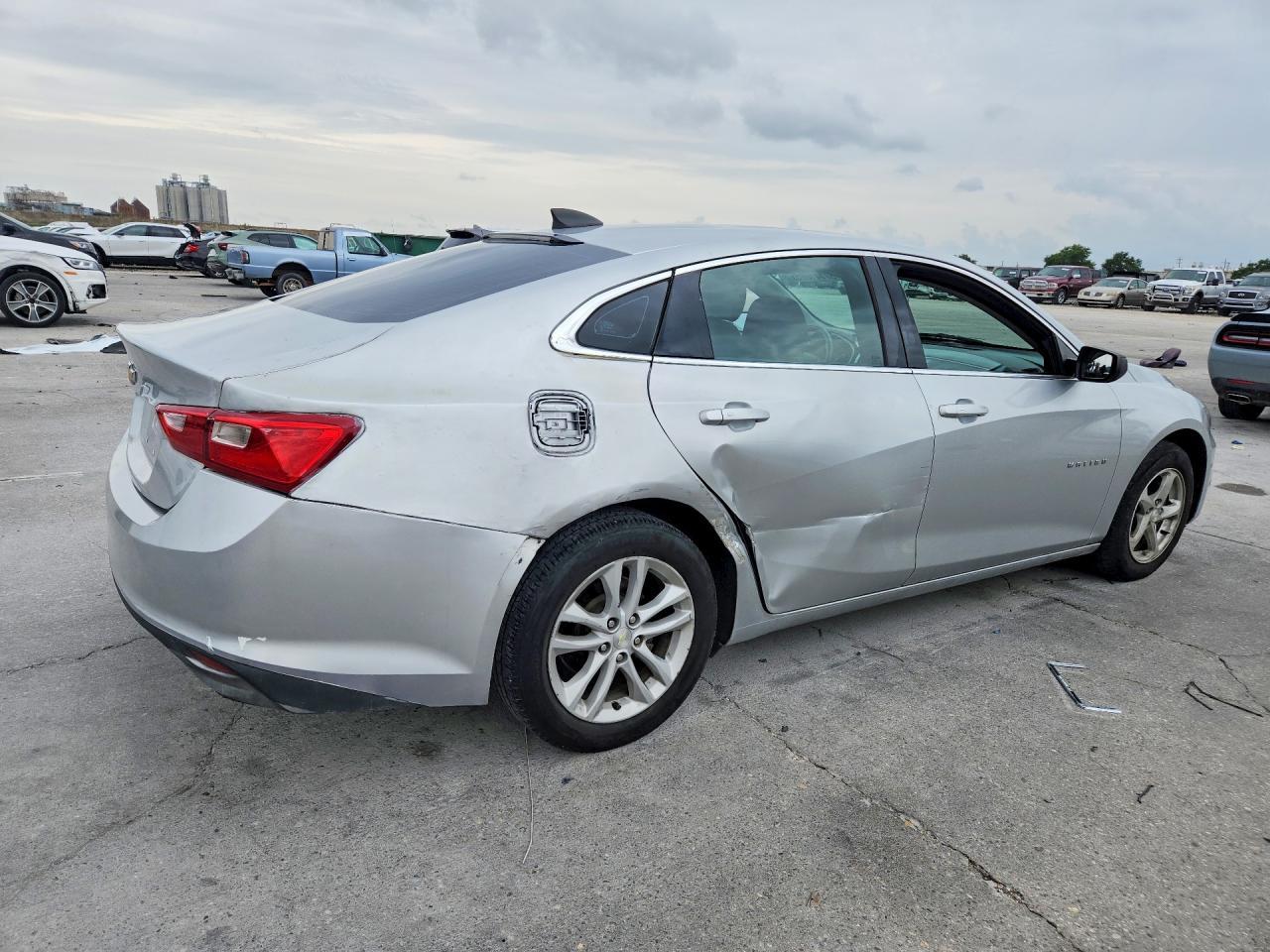 2018 Chevrolet Malibu Ls - Image 3