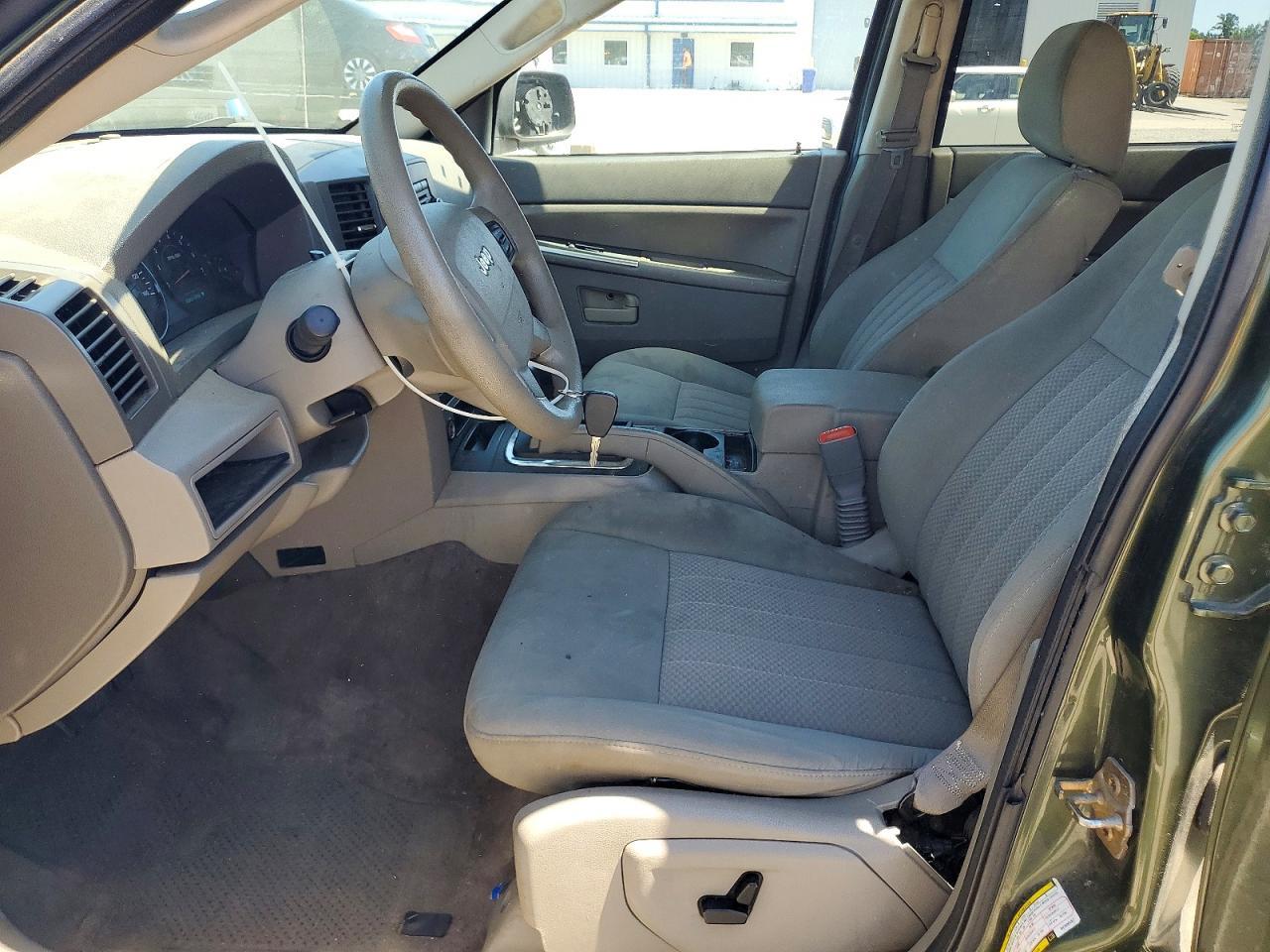 2006 Jeep Grand Cherokee Laredo - Image 7
