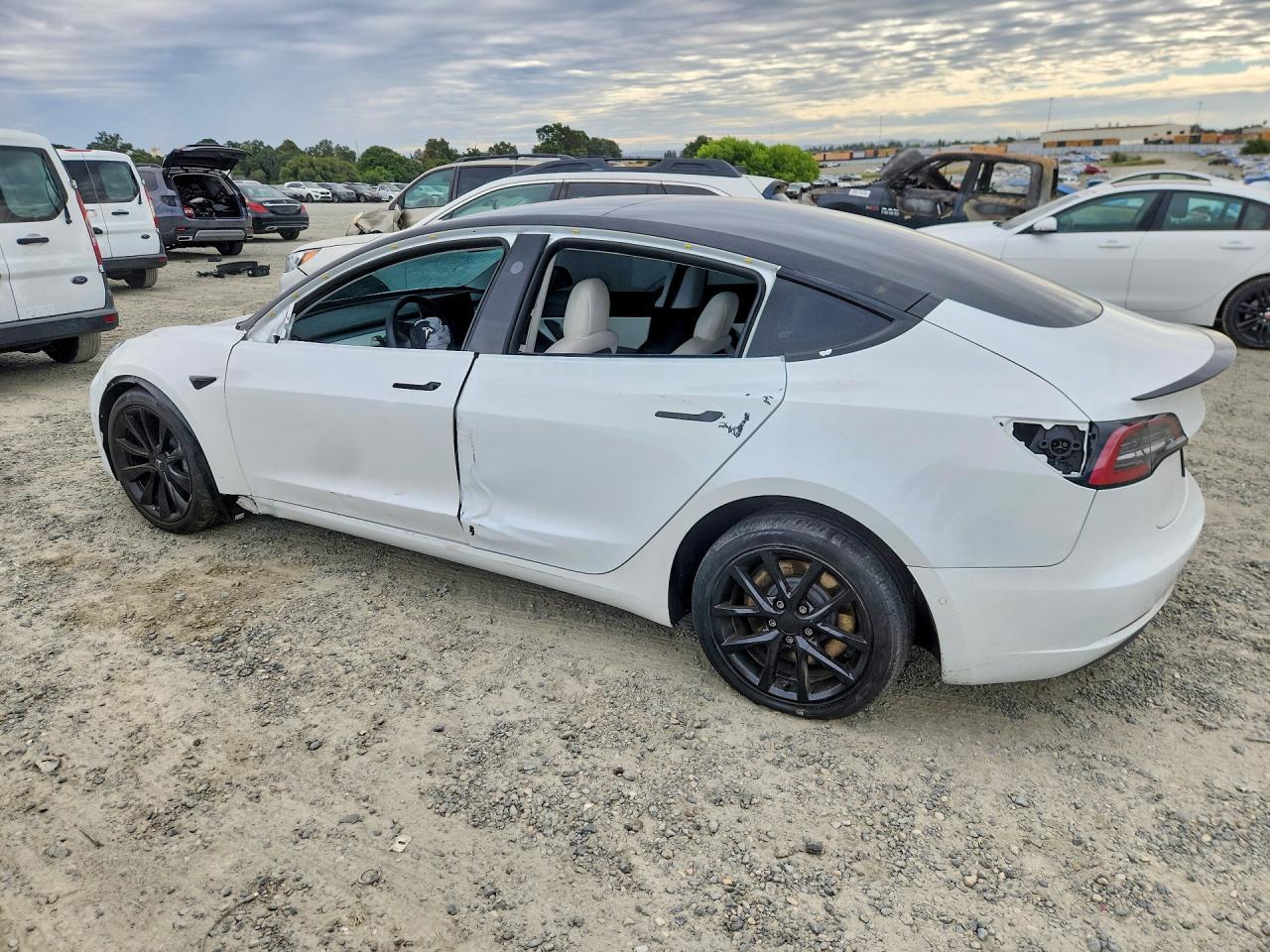 2019 Tesla Model 3 - Image 2