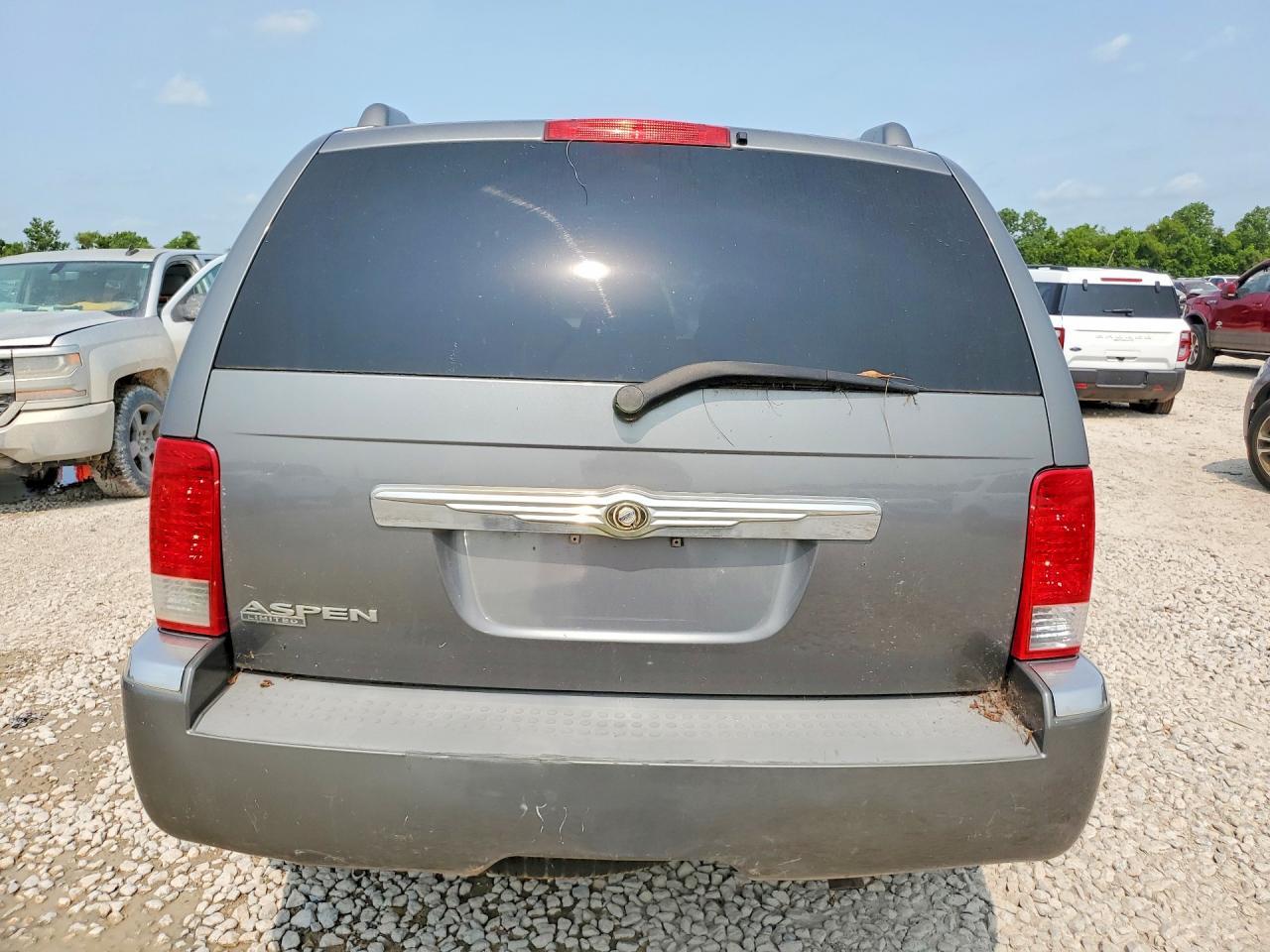 2007 Chrysler Aspen Limited - Image 6