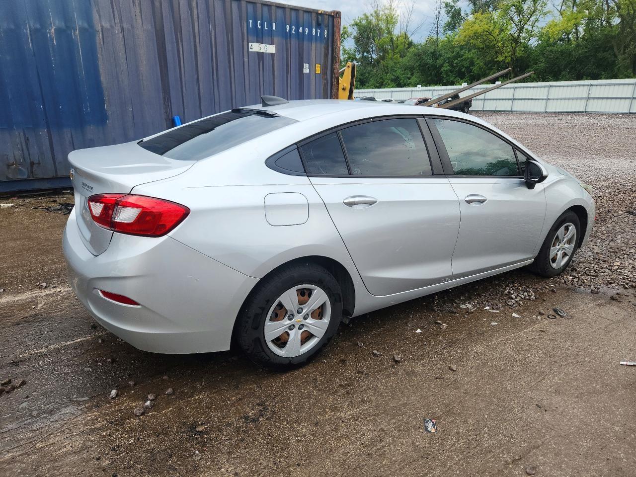 2018 Chevrolet Cruze Ls - Image 3