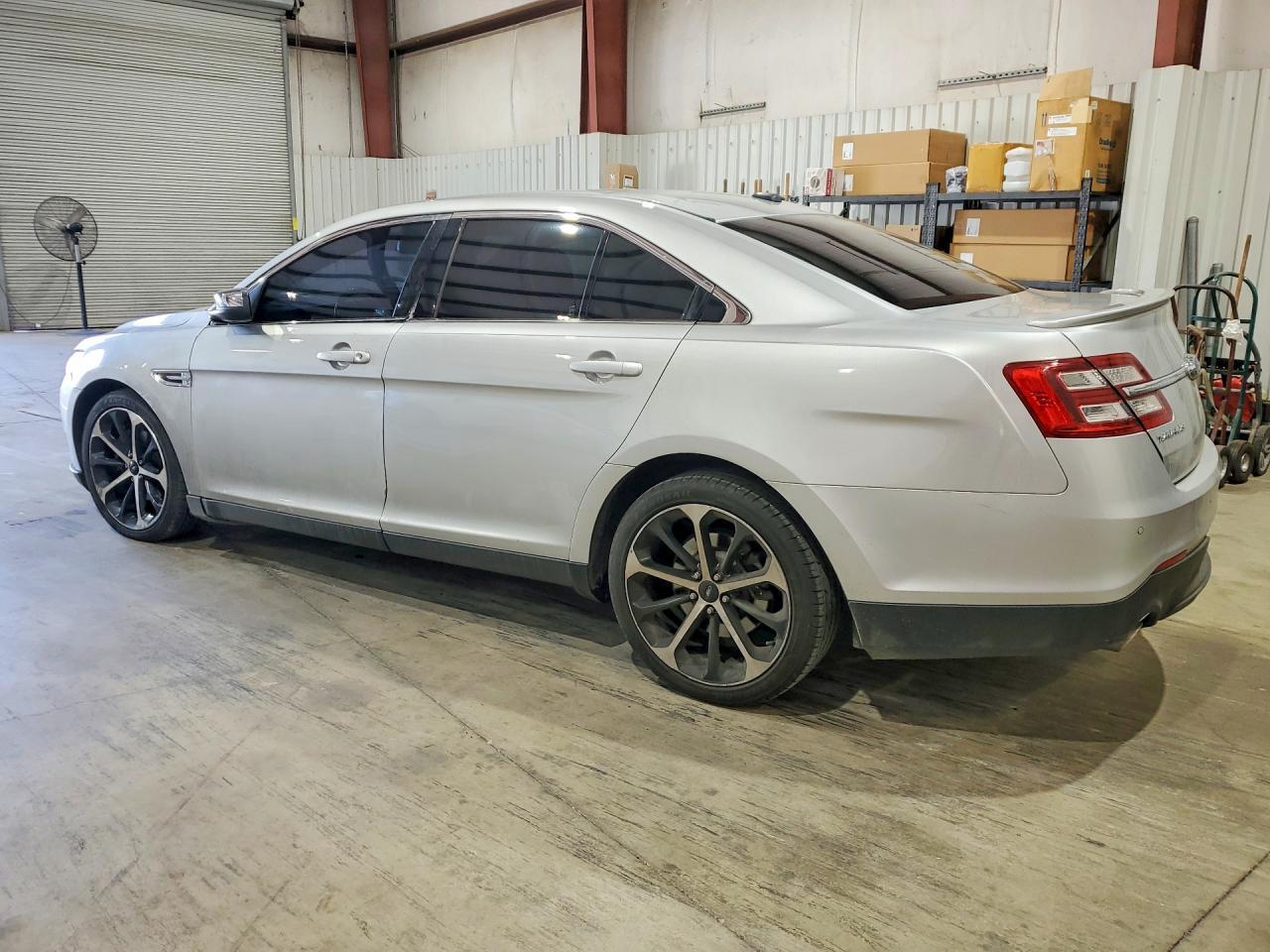 2015 Ford Taurus Limited - Image 2
