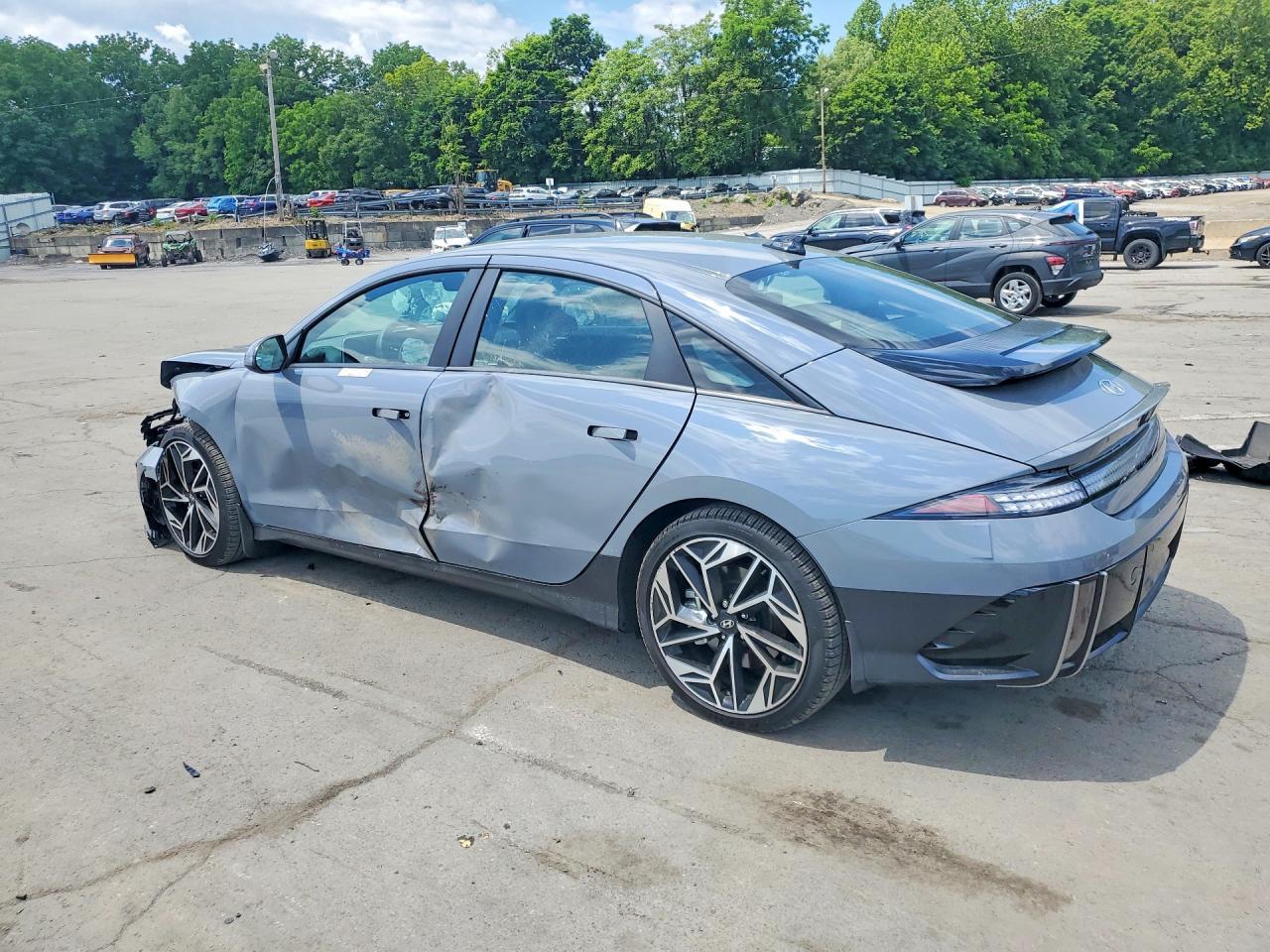 2024 Hyundai Ioniq 6 Sel - Image 2