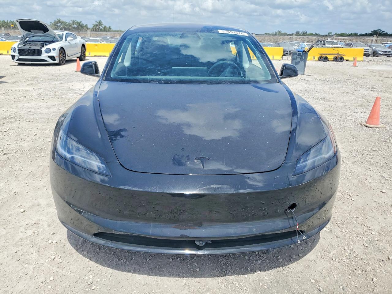 2026 Tesla Model 3 - Фото 5