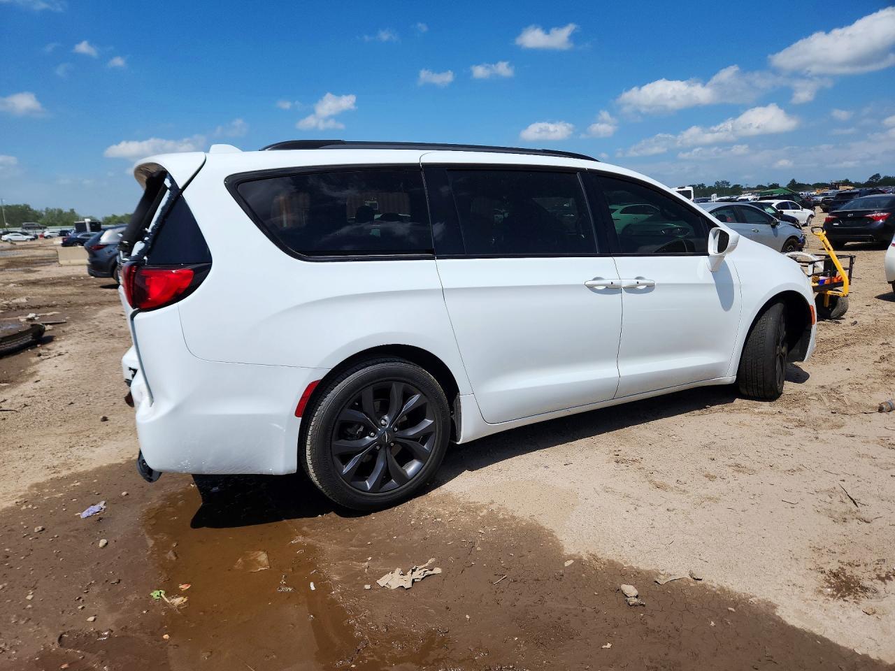 2019 Chrysler Pacifica Touring L Plus - Фото 3