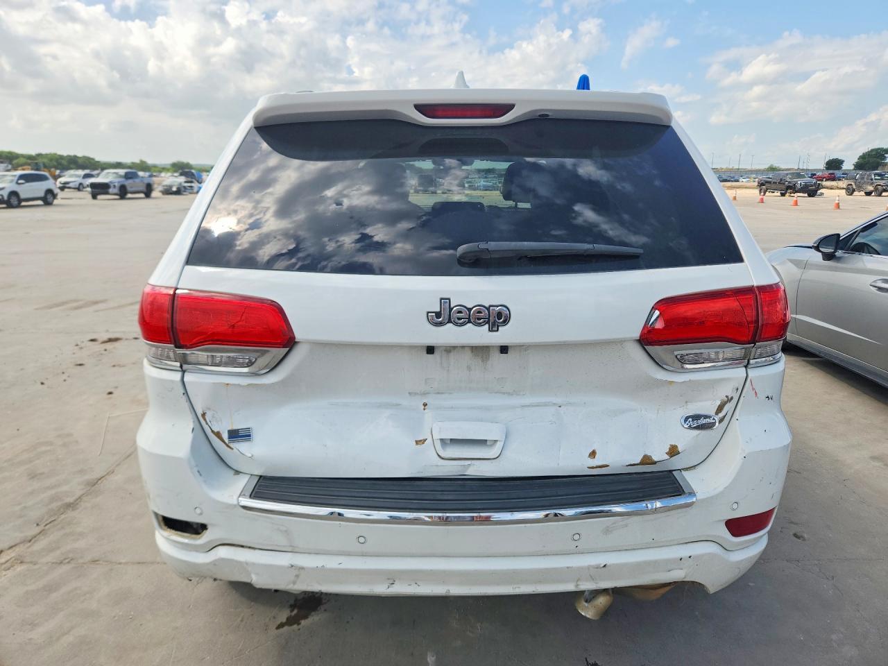 2018 Jeep Grand Cherokee Overland - Image 6