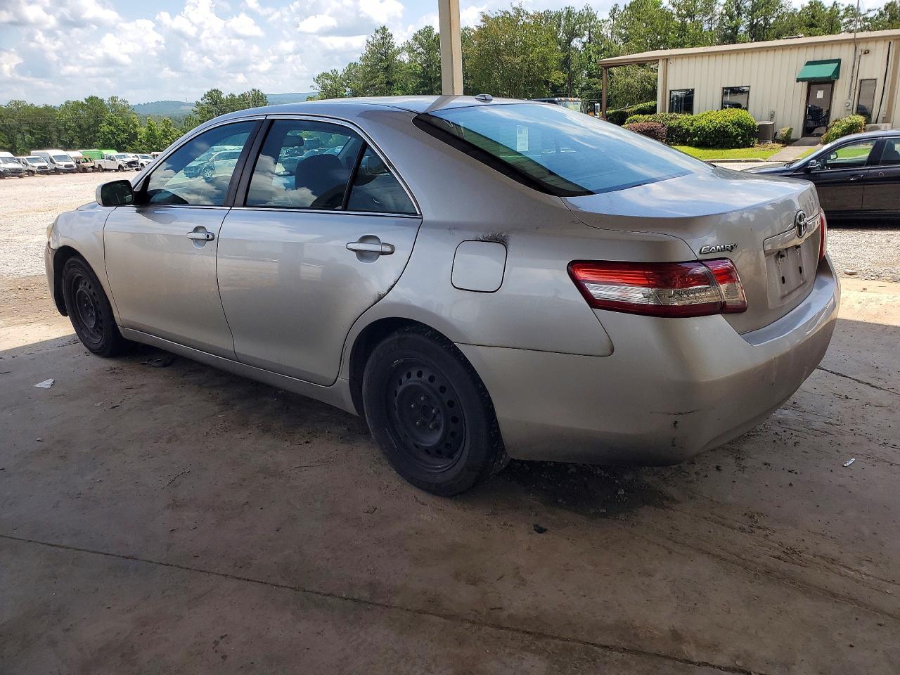 2010 Toyota Camry Le - Фото 2